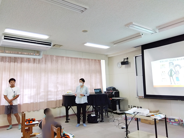 竜南小学校4年生　「お年寄り体験をしよう」
